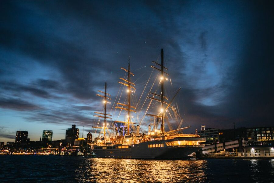 Hamburg: 1-Hour Harbor Evening Lights Cruise - Is $30 good value?
