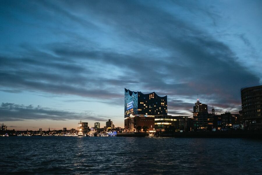 Hamburg: 1-Hour Harbor Evening Lights Cruise - Why this evening cruise works well in Hamburg