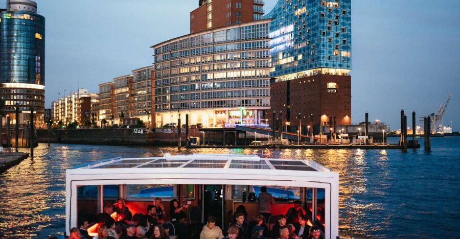 Hamburg: 1-Hour Harbor Evening Lights Cruise - The illuminated Speicherstadt canals