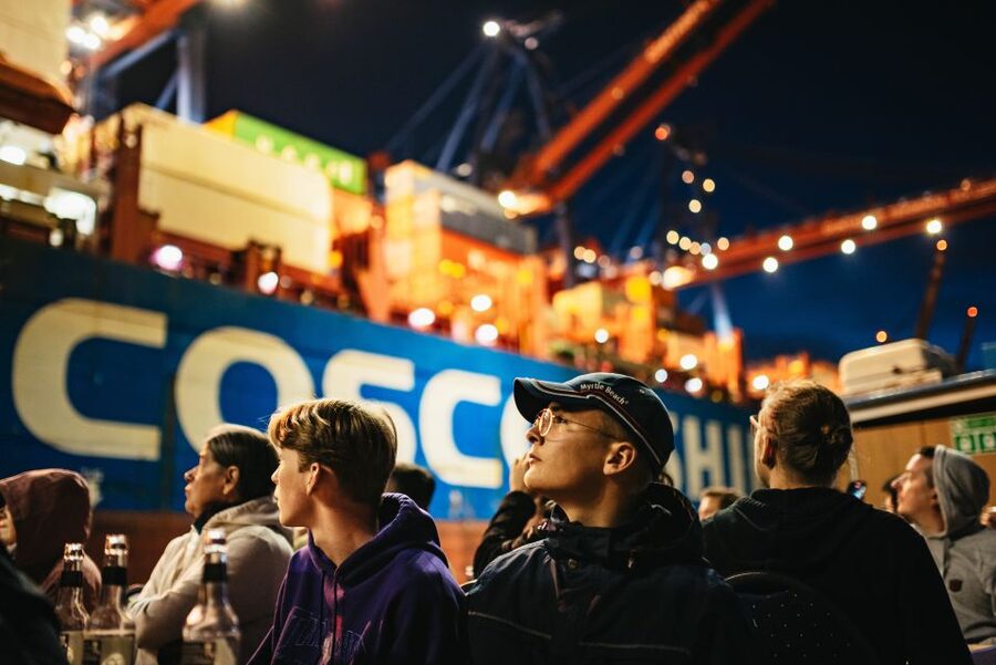 Hamburg: 1-Hour Harbor Evening Lights Cruise - Commentary, audio, and the language issue