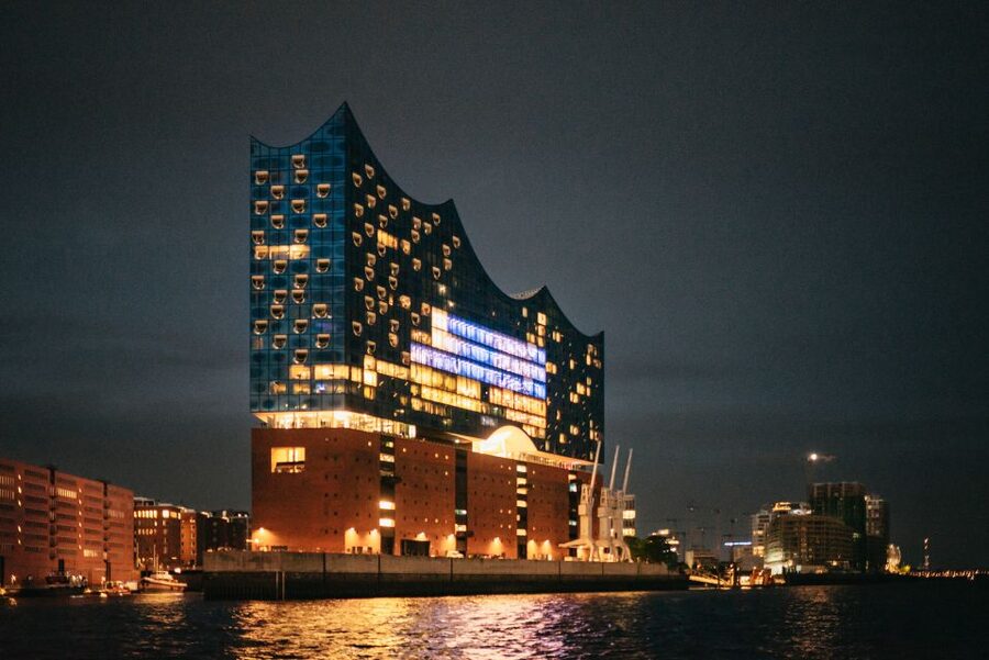 Hamburg: 1-Hour Harbor Evening Lights Cruise - Seating, weather, and what to bring