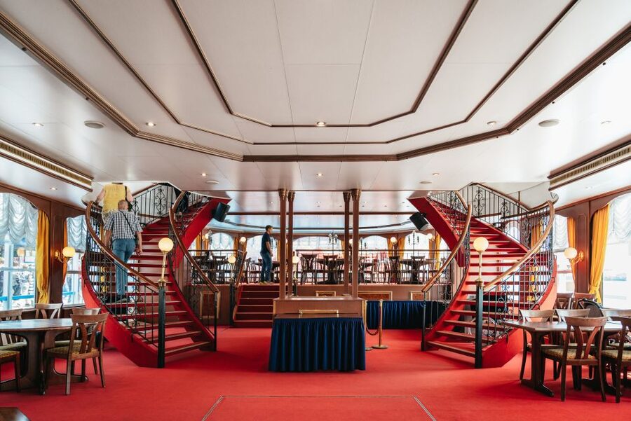 Hamburg: 1-Hour Harbor Sightseeing Cruise with HafenCity - Container terminals and the machinery of the port