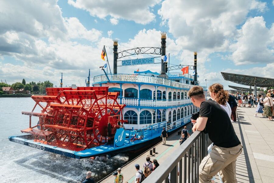 Hamburg: 1-Hour Harbor Sightseeing Cruise with HafenCity - HafenCity and the Elbphilharmonie