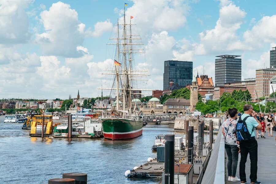 Hamburg: 1-Hour Harbor Sightseeing Cruise with HafenCity - Cruise ships, unusual vessels, and changing views