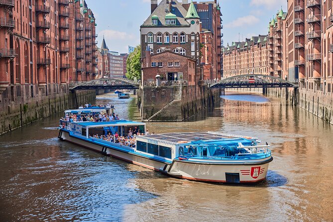 Hamburg: 2-Hour Harbor Cruise - Starting at Landungsbrücken