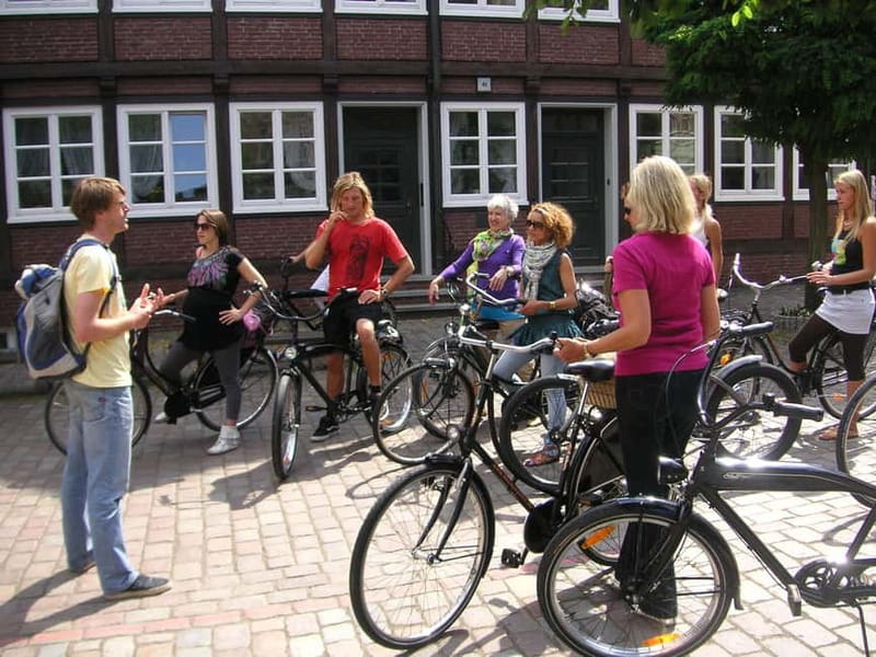 Hamburg 3-Hour Bike Tour - The Alster Lakes: open water and a useful pause