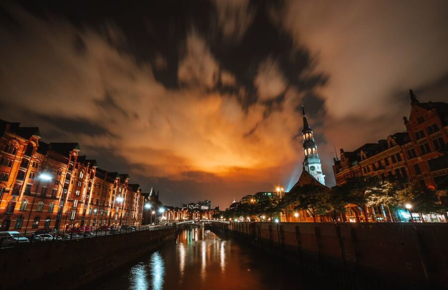 Hamburg: 90-Minute Evening Lights Harbor Cruise - Key points to know before boarding
