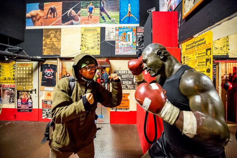 Hamburg: Adults Only Reeperbahn Tour - Spielbudenplatz and the public face of the Reeperbahn