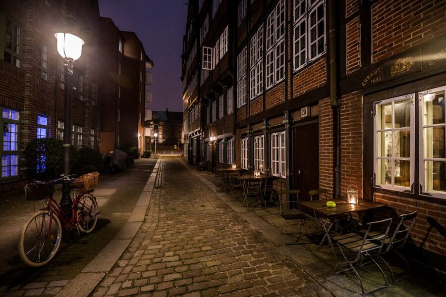Hamburg: Eerie Speicherstadt Tour - Starting at St. Catherine’s Church after dark