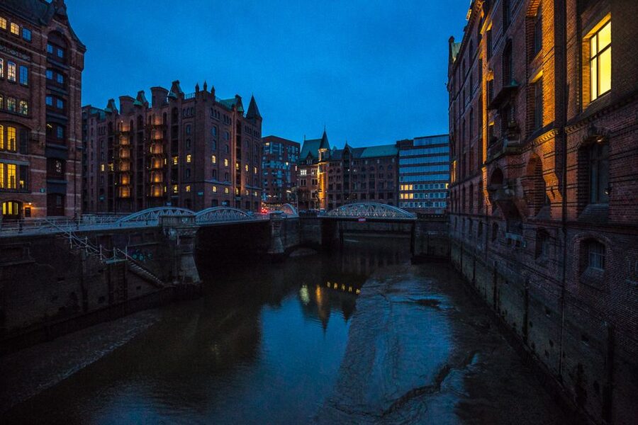 Hamburg: Eerie Speicherstadt Tour - Puzzling signs and symbols along the route