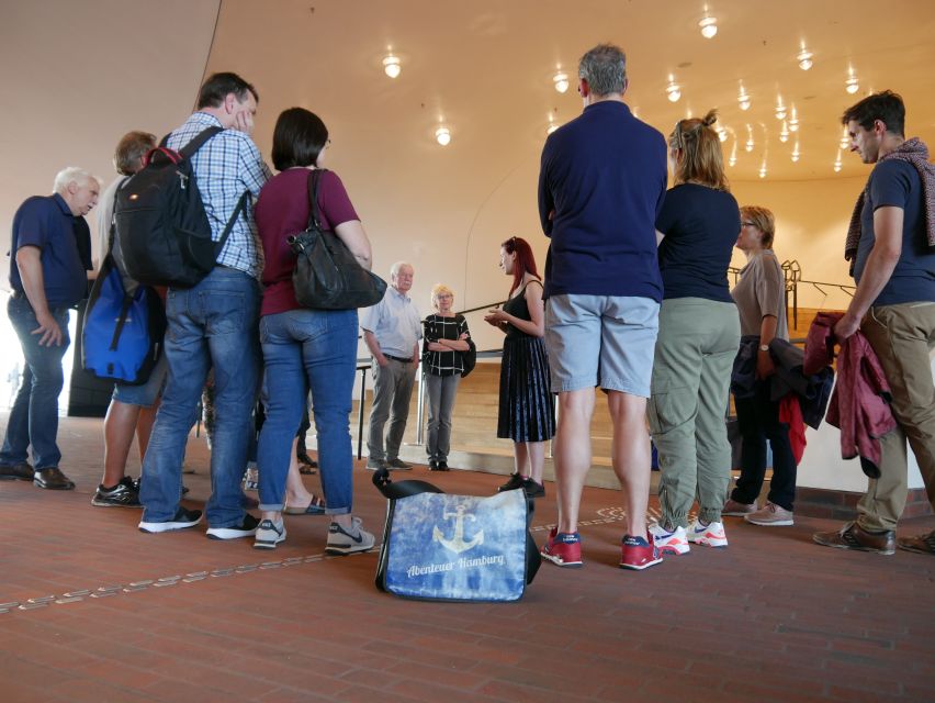 Hamburg: Elphi Plaza Guided Tour with Störtebeker Beer - The guide makes the short format work