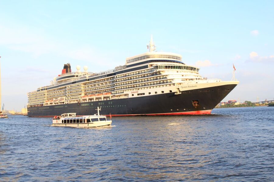 Hamburg: Harbor Cruise - HafenCity and the changing waterfront