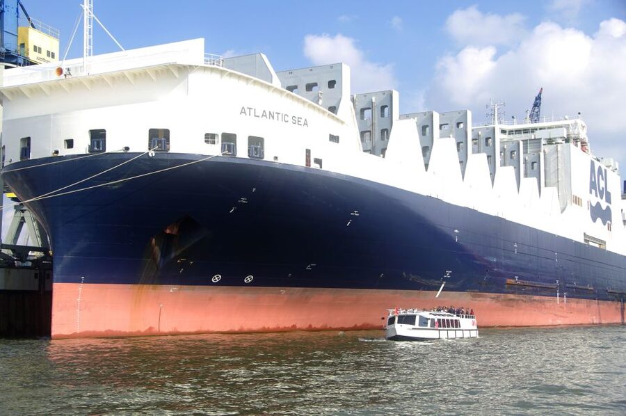 Hamburg: Harbor Cruise - The German commentary and what you will learn