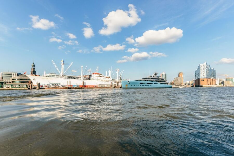 Hamburg: Harbor Cruise with Wine and Cheese - Elbphilharmonie and HafenCity from the water