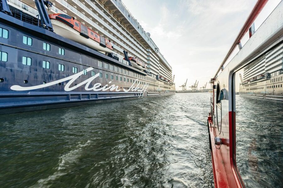 Hamburg: Harbor Cruise with Wine and Cheese - Open deck in summer, heated salon in winter
