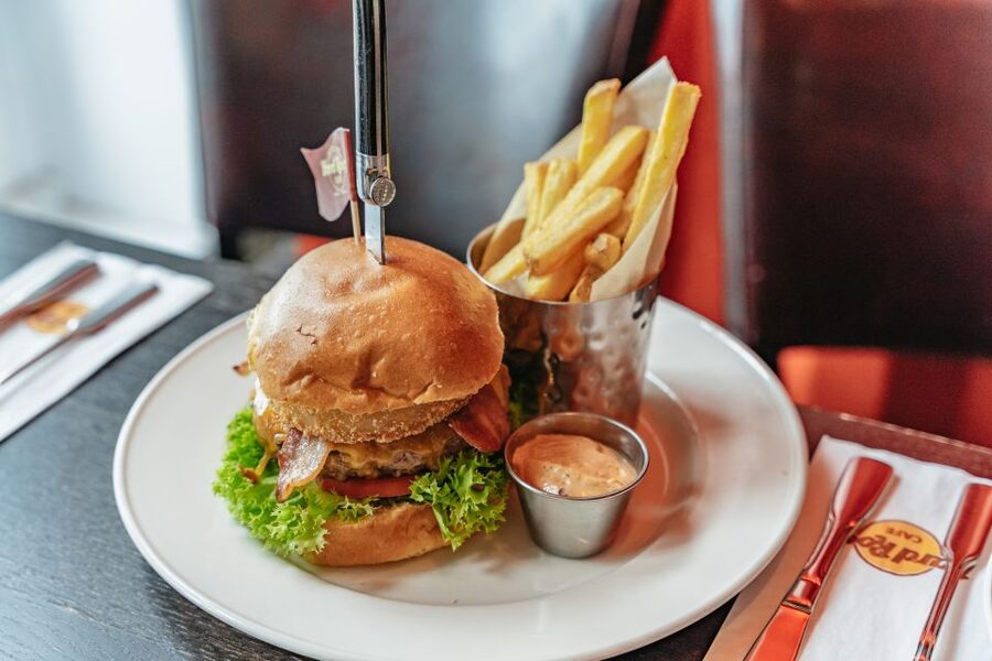 Hamburg: Hard Rock Cafe Skip-the-Line Meal - Key points to know before you book