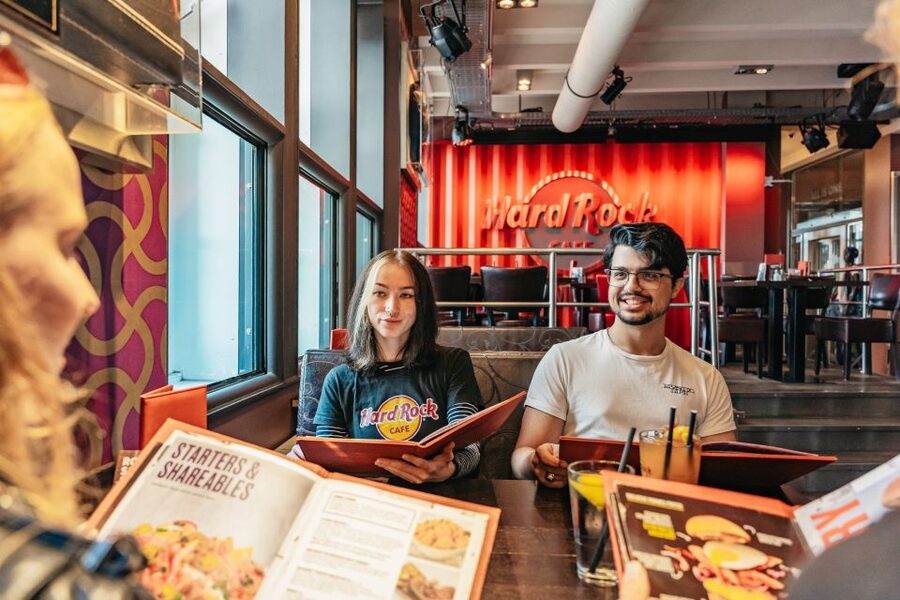 Hamburg: Hard Rock Cafe Skip-the-Line Meal - How the food choice works in practice