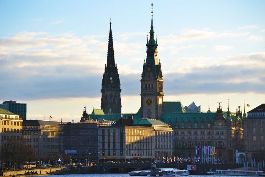 Hamburg: Hop-On Hop-Off Bus Tour Family Ticket - The timetable is the main thing to manage
