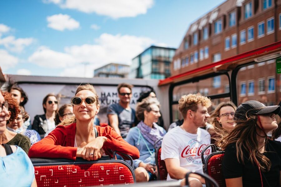 Hamburg: Hop-On Hop-Off Bus with Alster or Harbor Cruise - Choosing the one-hour Alster cruise