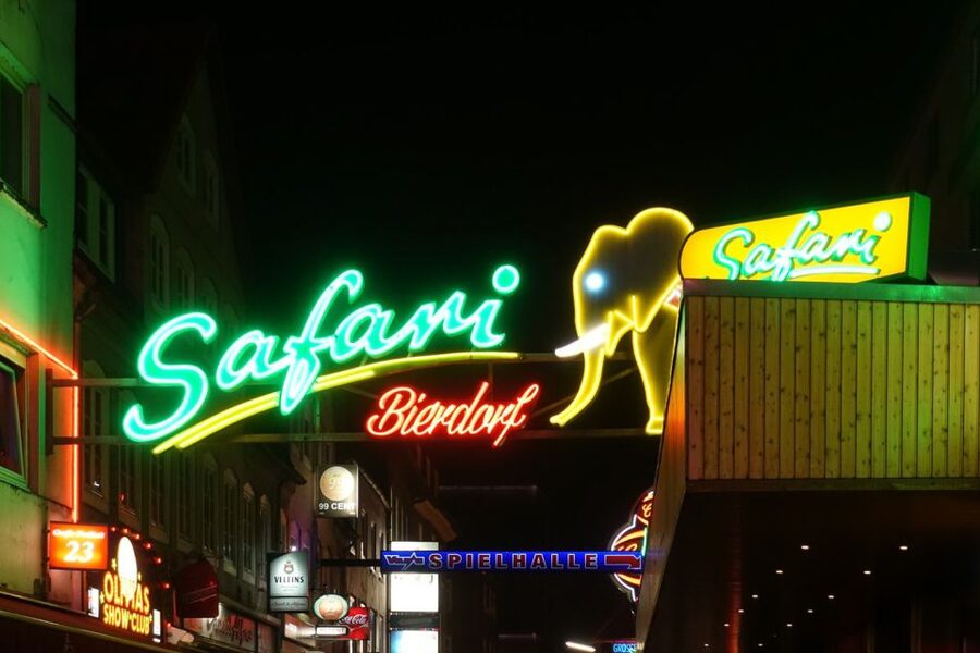 Hamburg: In the Footsteps of "Olivia" Reeperbahn Tour - Price, group size, and what you receive