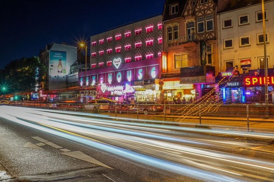 Hamburg: In the Footsteps of "Olivia" Reeperbahn Tour - Who should book this Reeperbahn walk?