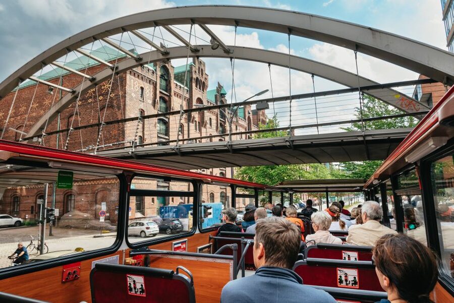 Hamburg: Line A Sightseeing Hop-On Hop-Off Bus Tour - Dammtor, Planten un Blomen, and the fairgrounds