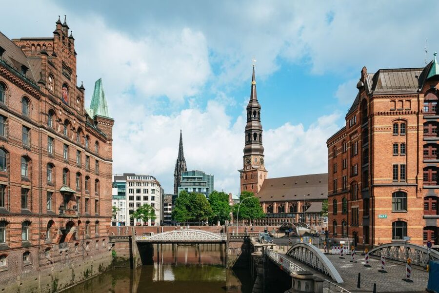 Hamburg: Line A Sightseeing Hop-On Hop-Off Bus Tour - Audio commentary and the driver’s live remarks