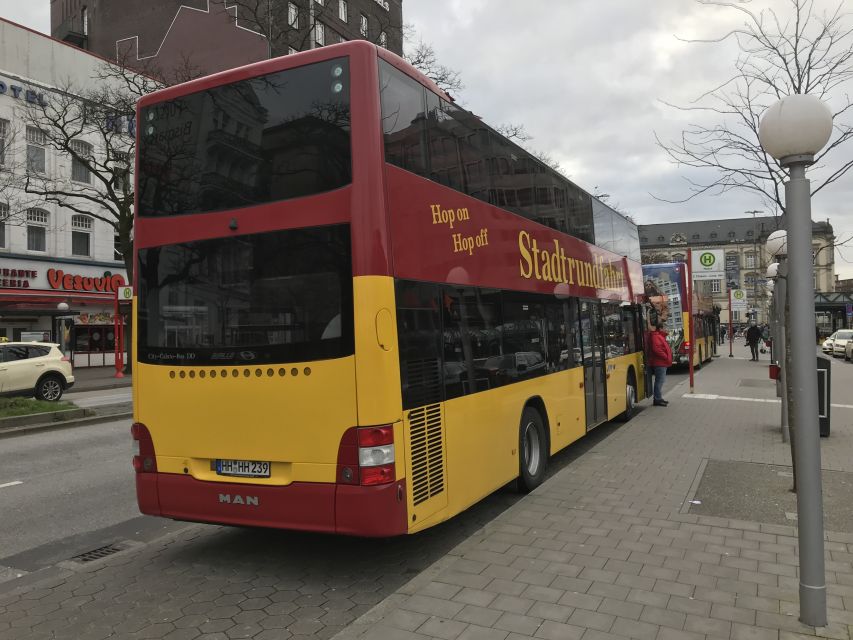 Hamburg: Line C Sightseeing Hop-On Hop-Off Bus Tour - St. Pauli Piers and the harbour