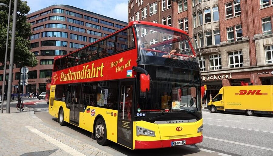 Hamburg: Line C Sightseeing Hop-On Hop-Off Bus Tour - The full 1.5-hour circuit
