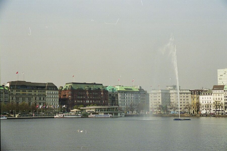 Hamburg: Line F Hop-On Hop-Off Bus and Boat Tour - Who should book this Hamburg tour?