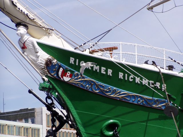 Hamburg: Line F Hop-On Hop-Off Bus and Boat Tour - St. Michaelis Church and the central city