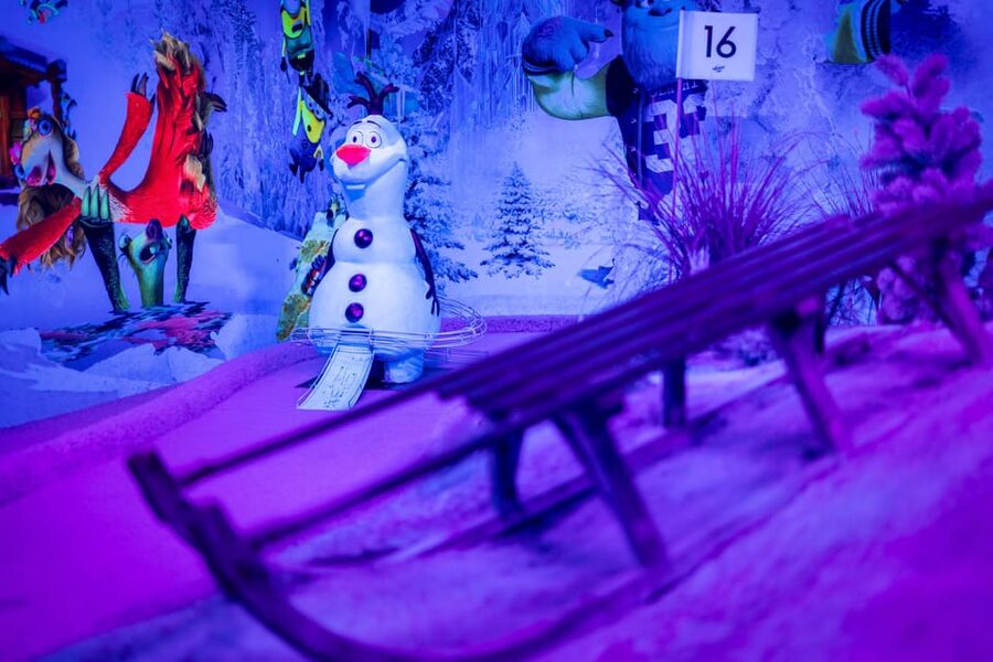 Hamburg: Moviegolf Experience - Hamburg MovieGolf puts film clues beside your putting line
