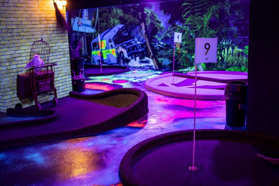 Hamburg: Moviegolf Experience - Film guessing gives each hole a second purpose