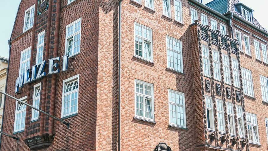 Hamburg: Night Watchman's Tour of St. Pauli in German - Herbertstraße and the limits of curiosity