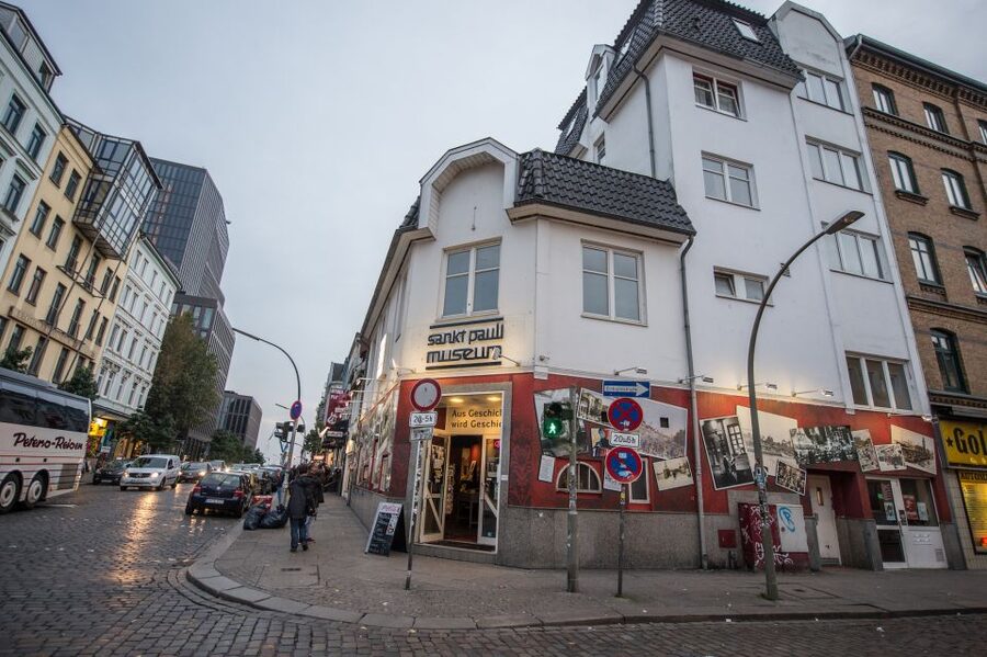 Hamburg: Olivia Jones Tour with Iconic Barker Fabian - Who should book this St. Pauli walk?