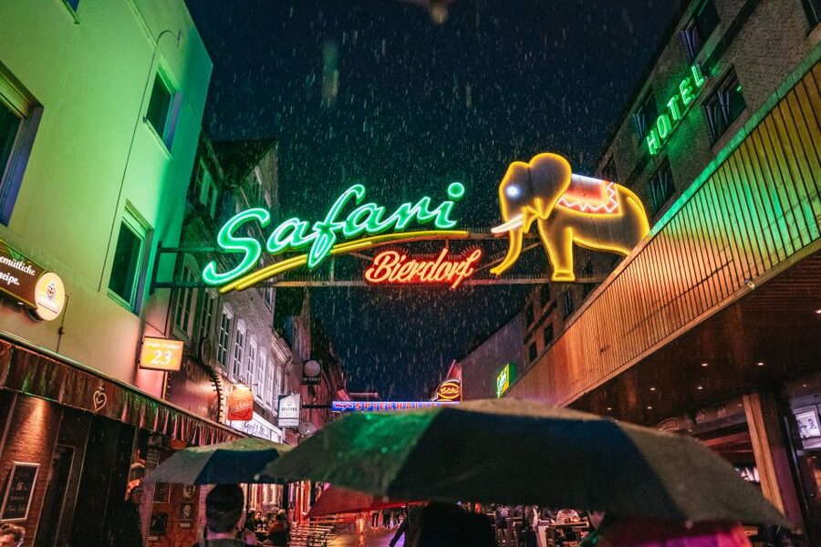 Hamburg: Reeperbahn Lust & Laster Tour for Adults Only - Key points at a glance