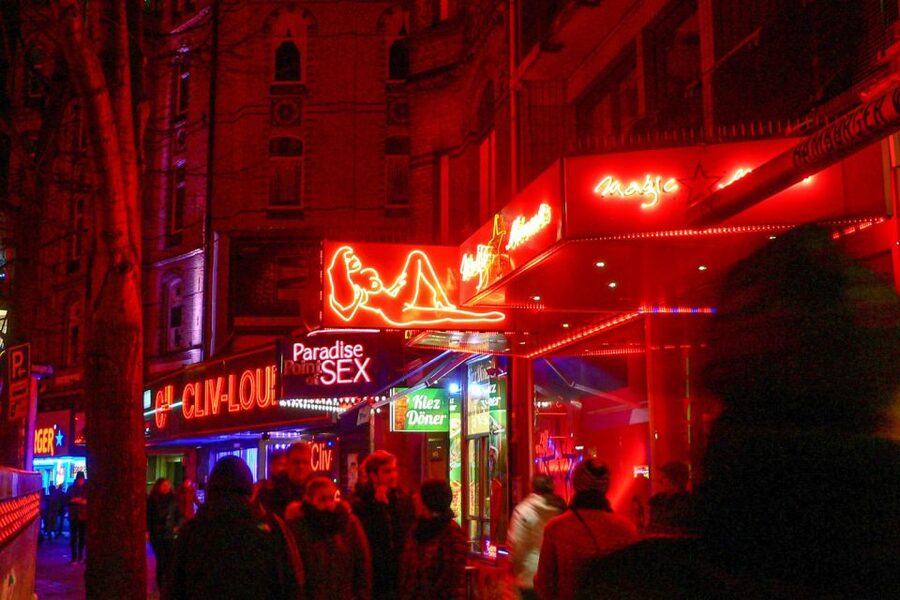 Hamburg: Reeperbahn Quickie, The Short & Sexy St. Pauli Tour - Key details of the St. Pauli walk