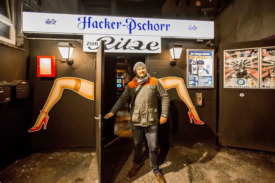 Hamburg: Sex and Crime in St. Pauli Tour for Ages 18+ - Timing, language, and the feel of the group