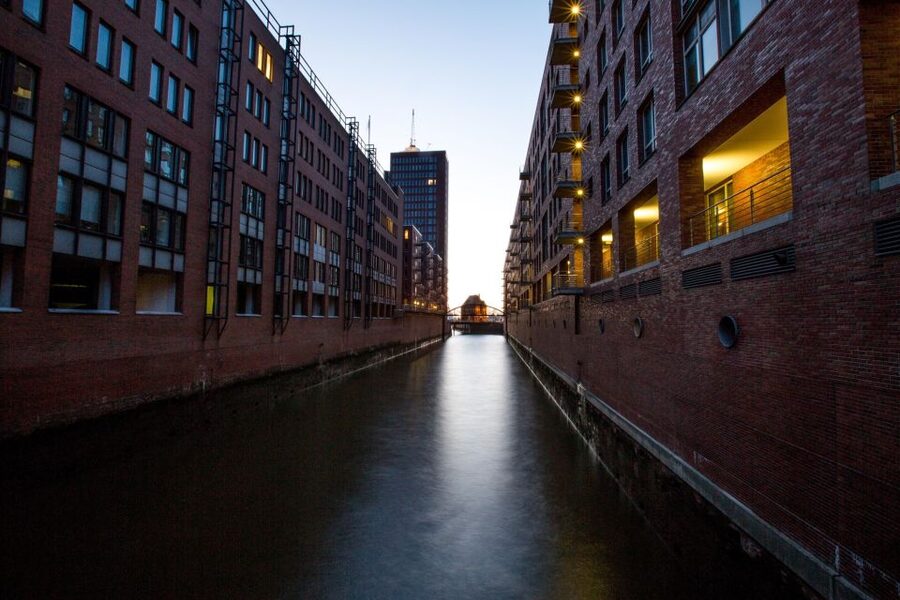 Hamburg: Speicherstadt and HafenCity 2-Hour Tour - Poggenmühlen Bridge and the finish at Chile House