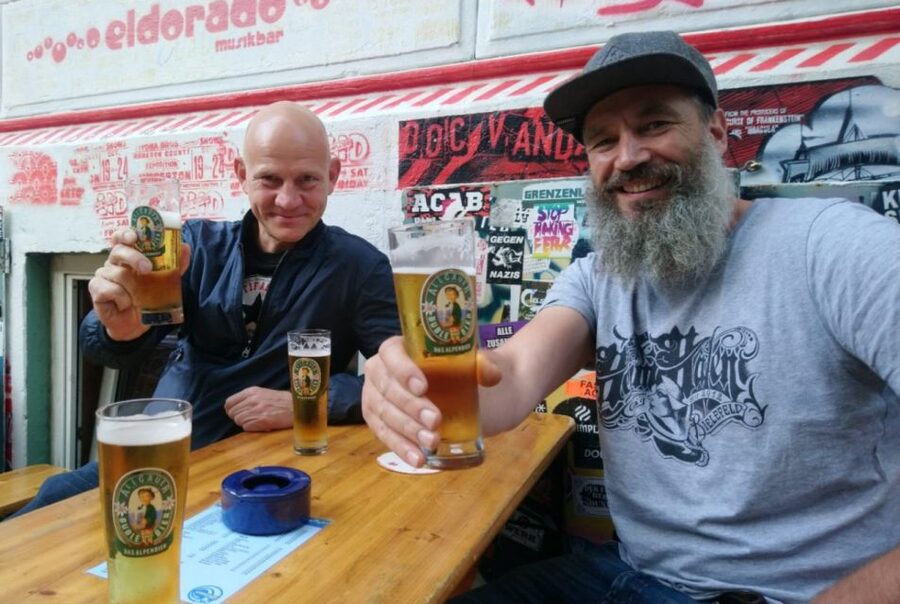 Hamburg: St. Pauli District and Beer Tour - Meeting a local guide in German