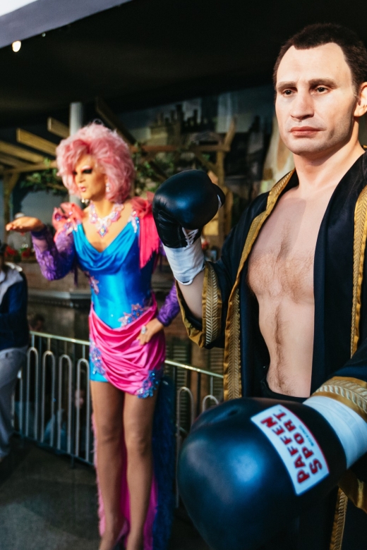 Hamburg: Ticket to the Panoptikum Waxworks - How the wax figures are made