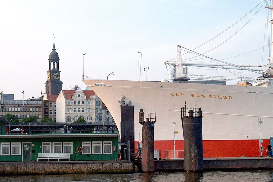 Hamburg: Traditional Harbor Tour with Commentary - Seeing Hamburg’s port from the Elbe