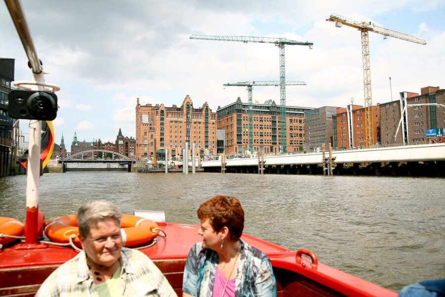 Hamburg: Traditional Harbor Tour with Commentary - Container terminals and global trade