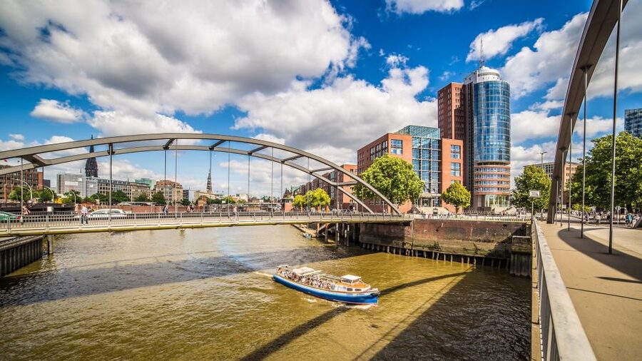 Hamburg: Ultimate Barge Tour with Live Commentary - Locks, canals, and the mechanics of Hamburg