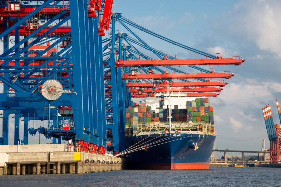 Hamburg: Ultimate Barge Tour with Live Commentary - Seating, roof, and the importance of the weather