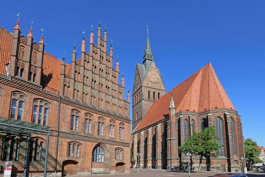 Hannover: Guided Old Town Walking Tour - The New Town Hall and Hannover’s grand civic side