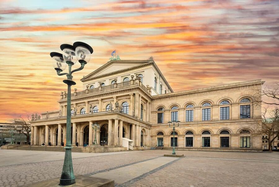 Hanover: Crime Walking Tour - Why the city-sightseeing element matters
