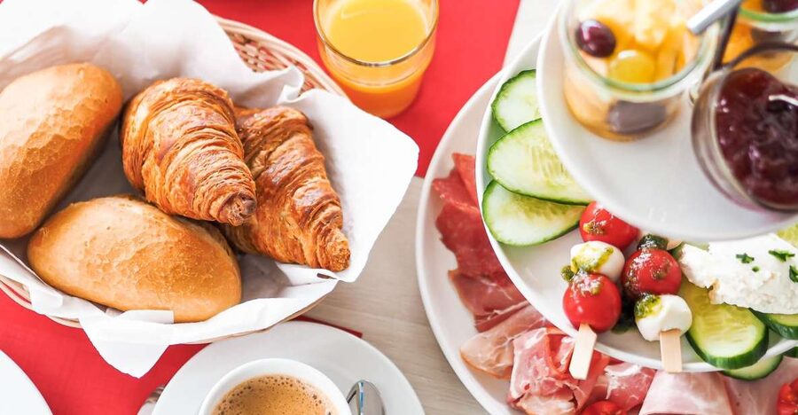 Heidelberg: Breakfast boat cruise - Boarding at Weisse Flotte Heidelberg
