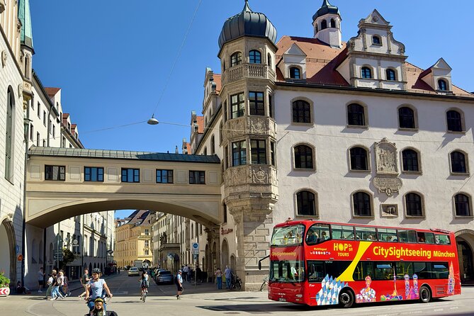 Hop-On Hop-Off Tour CitySightseeing Munich - Audio commentary and the view from the bus