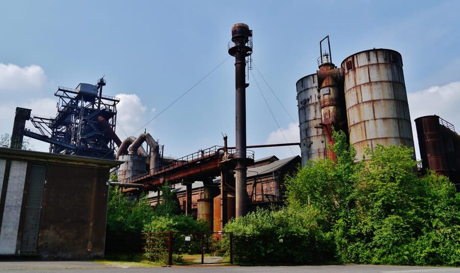 Hut tour Duisburg-Nord Landscape Park - Scaffolding, pipes, stairs, and platforms